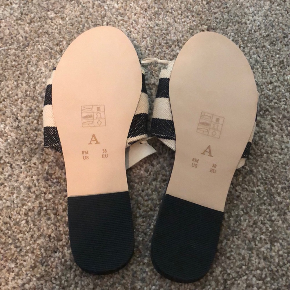 Sandals - Picture 3 of 4